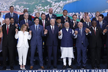 Jefes de Estado y de Gobierno posan para la fotografía oficial al cierre de la Cumbre del G20 en Río de Janeiro (Brasil).