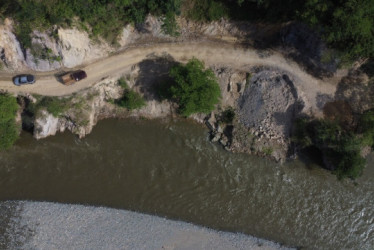 La ruta Aguadas - Arma - La Pintada sufre pérdida de banca, por lo que está reducida a un carril