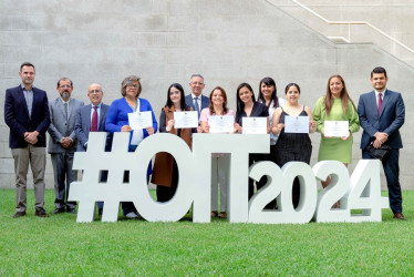 Siete mujeres colombianas en Perú obtuvieron sus diplomas con el Sena.