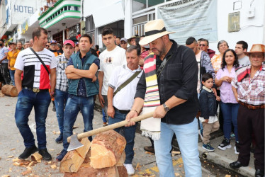 Consiste en descuajar un tronco en el menor tiempo hasta reducirlo a leña. Será el domingo a las 9 de la mañana en la calle aledaña al edificio de la alcaldía. Esta prueba es muy concurrida y serán entregados jugosos premios a los ganadores.