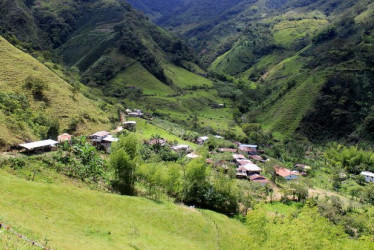 Los nombres de las veredas surgen del saber popular, de dedicaciones religiosas y de otros elementos. La vereda La Torre, en Pensilvania 8Caldas) lo toma de una roca cercana. 