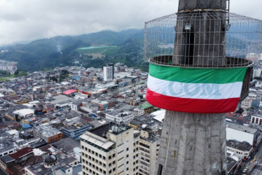 Foto aérea de Manizales. En la foto, la bandera del Once Caldas