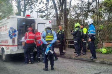 El conductor del vehículo involucrado en el incidente con los agentes de tránsito en Manizales también resultó lesionado.