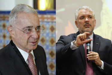 Los expresidentes de Colombia Álvaro Uribe Vélez e Iván Duque.