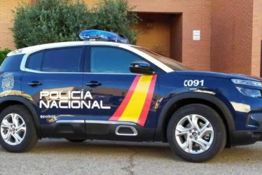 Carro de la Policía española que adelantó la investigación. 