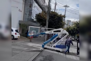 Ingreso de los postes para los aros de baloncesto 