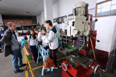 Los técnicos en mecánica industrial se enfocaron en el mantenimiento y adecuación de máquinas.