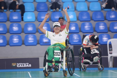 La caldense Susana Botero Misas celebra después de ganar la medalla de oro en Boccia, categoría BC2, en los Juegos Nacionales Juveniles.