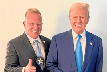 Foto | @Newlinlaw | LA PATRIA  Daniel Newlin fue nominado por Donald Turmp para ser el embajador en Colombia.