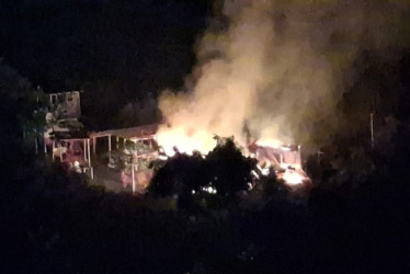 El incendio arrancó a las 3:00 de la mañana.