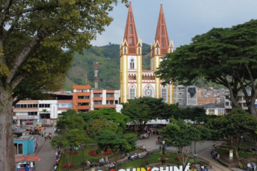 Chinchiná recibirá la Navidad con el tradicional concierto Bienvenida Navidad que llega a su cuarta edición. La velada es este viernes por la noche al frente del atrio de la Basílica Nuestra Señora de las Mercedes. Organizado por el notario primero de Manizales, Jorge Noel Osorio.