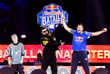 Una polémica final entre Chuty y Gazi manchó la Red Bull Batalla de los Gallos 2024, que entregó el título a dos freestylers a la vez, en un hecho inédito.