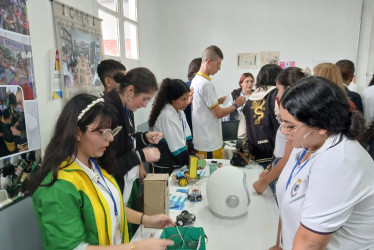 Además de promover la siembra, en el colegio Gran Colombia le apuestan a los semilleros de astronomía y ciencia.