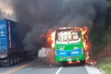 El incendio fue en la vía La Pintada -Irra.