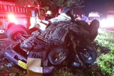 Así quedó el carro tras el choque.