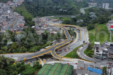 Galería de imágenes: así se ven los tres años de diseños y construcción del intercambiador vial de Los Cedros en Manizales. La obra se inauguró el pasado lunes (23 de diciembre del 2024). Este es el expediente de los retrasos que la tuvieron al borde de ser un elefante blanco.