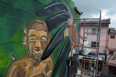 Los murales repartidos por toda la Universidad reciben sus últimos detalles por sus artistas.