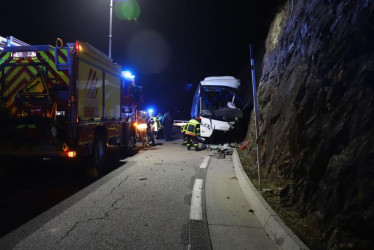 El bus que se quedó sin frenos y se volcó en una carretera de montaña en el departamento de Pirineos Orientales, en el sur del Francia