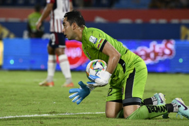 James Aguirre, en el partido ante el Junior de Barranquilla, por la fecha 4 de los cuadrangulares, en la que atajó su más reciente penalti con el Once Caldas.