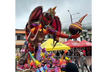 El espectáculo de la quema del diablo es ideal para verlo junto a la lectura de su testamento, donde la figura reparte bienes y males.