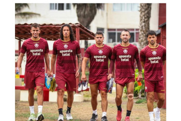 Jugadores del club Universitario de Deportes, actual bicampeón peruano. 