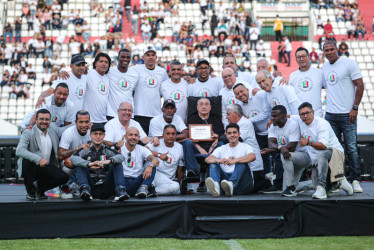 Los campeones de América en el 2004 con el Once Caldas fueron aplaudidos por la afición en Manizales.