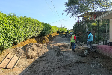 Este lunes (13 de enero)  retomaron los trabajos de una placa huella entre la vereda Alto de La Mina y La Quiebra de El Naranjal de Chinchiná.