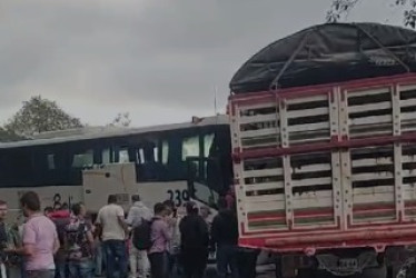 El choque ocurrió en el kilómetro 7 de la vía a Bogotá.