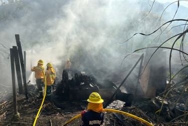 Bomberos atendió la emergencia. Fotos de los socorristas.