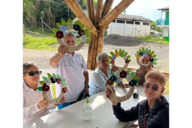 Adultos mayores de San José asistieron a un día de arte y diversión. 