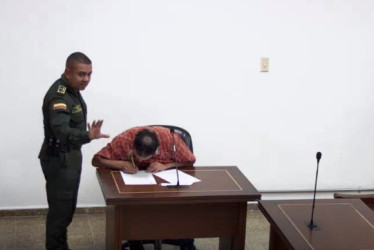 PF Foto| LA PATRIA El señalado firmó un acta de compromiso.