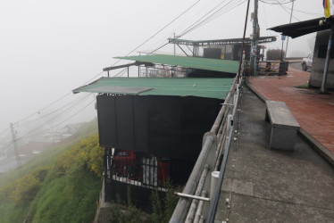 Futuro borroso: ocho negocios fueron cerrados por incumplir requisitos comerciales en la ladera de Chipre. La Alcaldía de Manizales agrega que esta zona es de protección ambiental. Comerciantes responden.