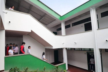 Aproximadamente 160 estudiantes de la Institución Educativa Villa del Pilar y 353 del colegio Siete de Agosto podrán disfrutar de las instalaciones remodeladas. 