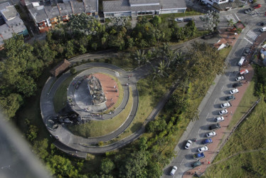 En la ladera de Chipre, al lado del Monumento a Los Colonizadores, hay construcciones que, presuntamente, son ilegales. La Alcaldía de Manizales advierte de estafas a dueños de obras irregulares. Lea cómo denunciarlas.