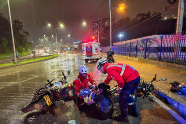 En la avenida Kevin Ángel, dos motos colisionaron y tres personas resultaron lesionadas.