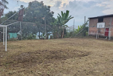 Foto I Cortesía para LA PATRIA  La comunidad de la vereda La Pola, de Manizales, reportó que la Policía Metropolitana llegó al lugar para reparar la canchas, cerrada durante variso años.