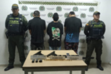 El homicidio ocurrió en la calle 38 con carrera sexta en la madrugada y los sospechosos fueron capturados en la Avenida del Río con calle 16 después de una persecución. 