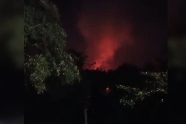  Incendio cerca del puente Doménico Parma, en Chinchin