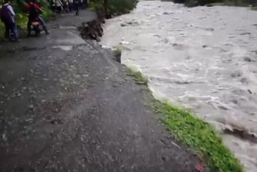 Pérdida de banca en una de las conexiones viales entre Caldas y Antioquia. Prepare sus viajes del fin de semana con el reporte de las carreteras de Caldas de este viernes (21 de febrero).