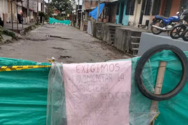 Crisis vial en La Fachada: comunidad cierra calles ante el abandono municipal