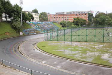 En el velódromo se pueden practicar múltiples deportes como ciclismo, atletismo y fútbol. 