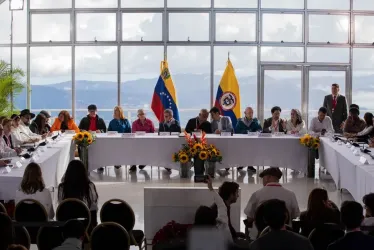 Delegaciones del Gobierno colombiano y el Eln.