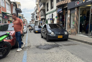 En la zona centro de Anserma se inició con un programa de reparcheo.