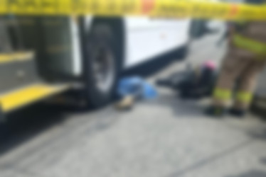 El accidente fue en el barrio Bengala. Un motociclista chocó contra un bus.