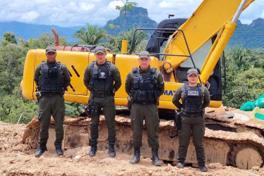 Maquinaria incautada en el procedimiento.