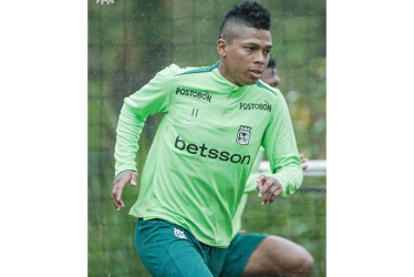 Billy Arce, exjugador ecuatoriano del Once Caldas, integrará el ataque del Atlético Nacional este jueves ante Bahía por la Copa Libertadores.