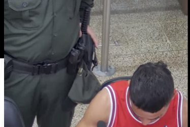 Foto | LA PATRIA  El procesado firma la no aceptación de cargos.