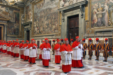 En el cónclave del 2013 (foto) fue elegido el papa Francisco. En las próximas semanas, los cardenales de la Iglesia católica deberán reunirse en la Capilla Sixtina para elegir a su sucesor en el trono de Pedro.