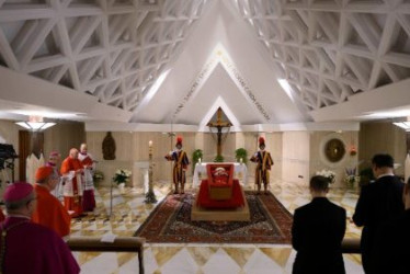 De la fumata negra a la blanca: así se vive un cónclave papal