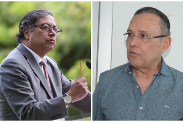 Gustavo Petro (izq.), presidente de Colombia, y Efraín Cepeda, presidente del Senado.